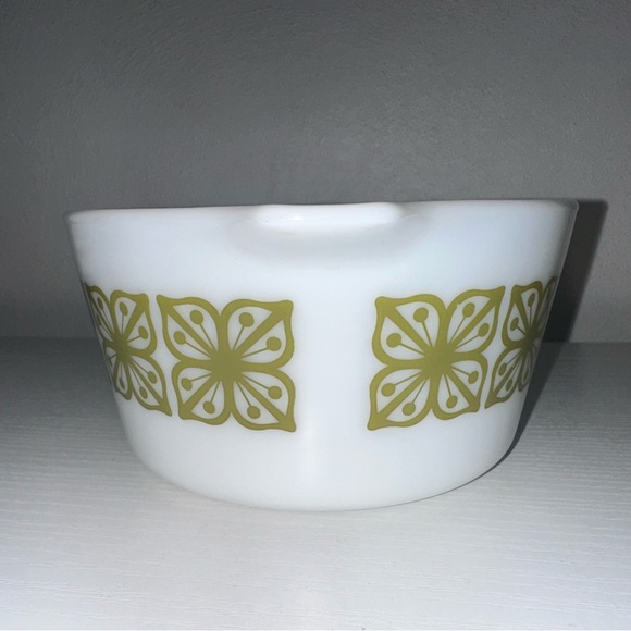 Vintage Pyrex Verde Square Flowers 1Qt Casserole Dish - Picture 7 of 10